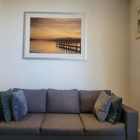 2 Bedroom 2 Bath 1 Ensuite In Roya Asenal Beautiful Views & Parking 런던 외부 사진