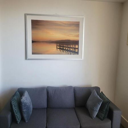 2 Bedroom 2 Bath 1 Ensuite In Roya Asenal Beautiful Views & Parking 런던 외부 사진