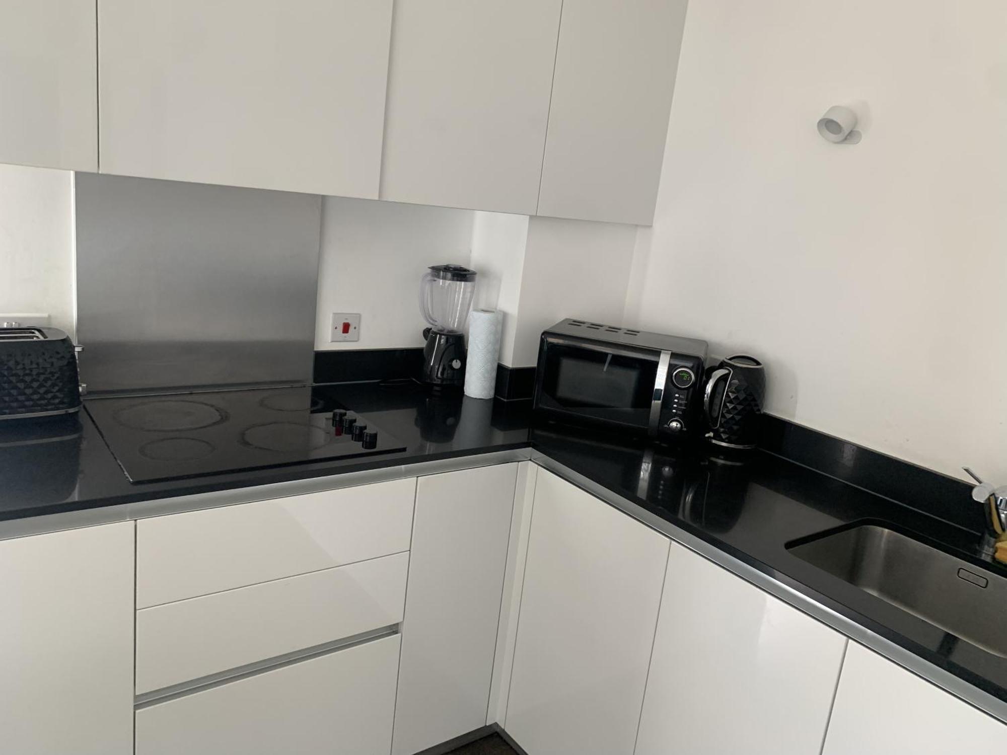 2 Bedroom 2 Bath 1 Ensuite In Roya Asenal Beautiful Views & Parking 런던 외부 사진