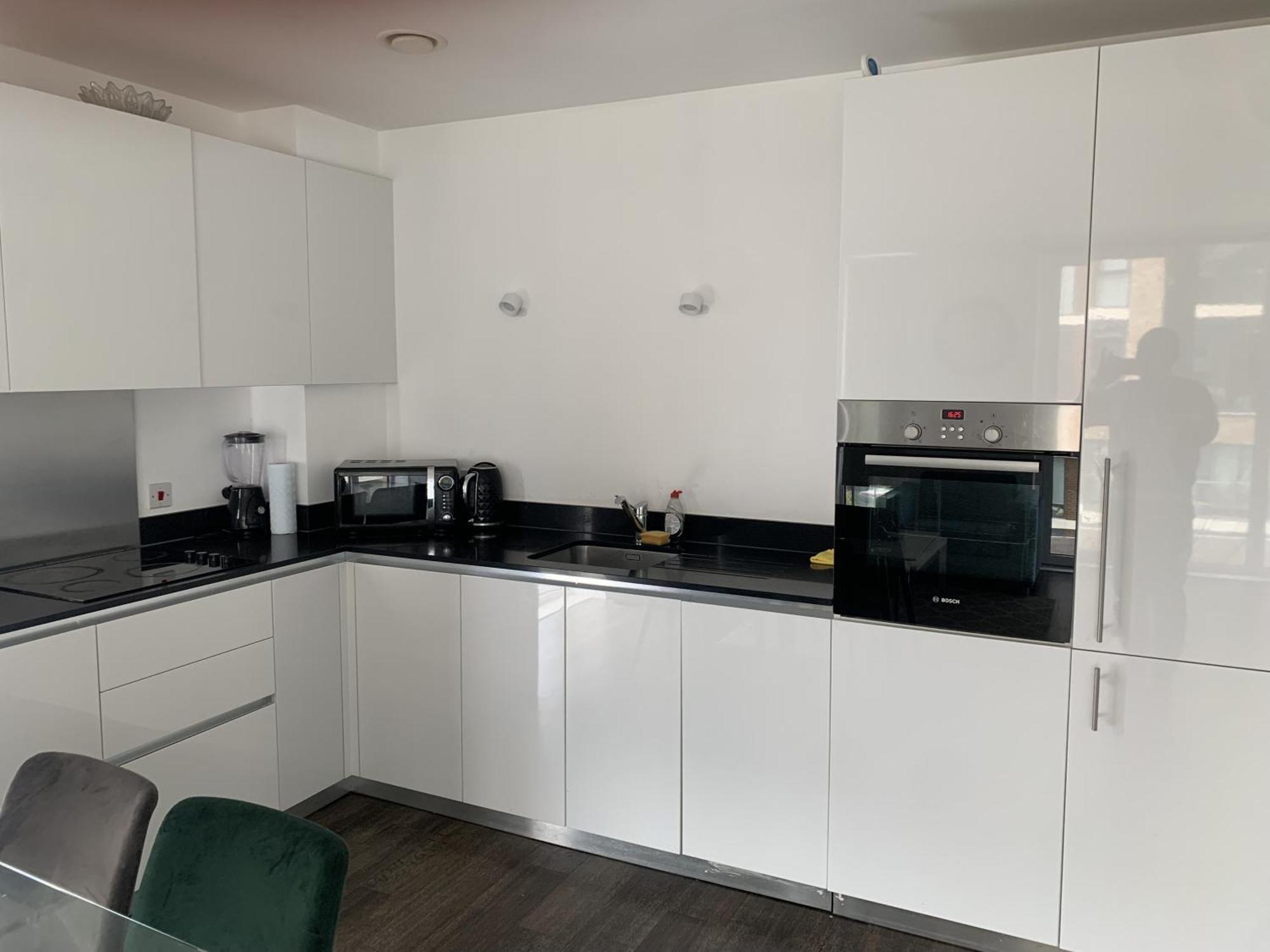 2 Bedroom 2 Bath 1 Ensuite In Roya Asenal Beautiful Views & Parking 런던 외부 사진