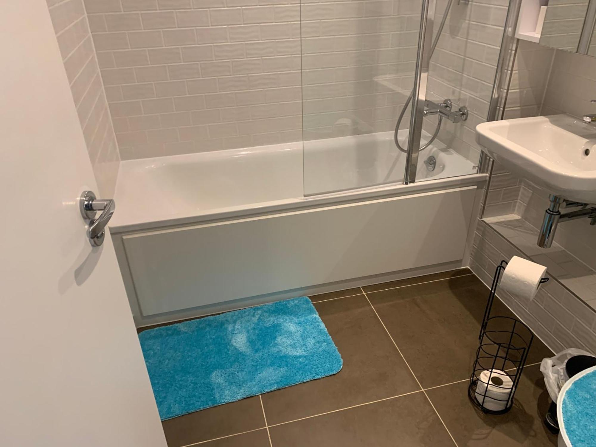 2 Bedroom 2 Bath 1 Ensuite In Roya Asenal Beautiful Views & Parking 런던 외부 사진