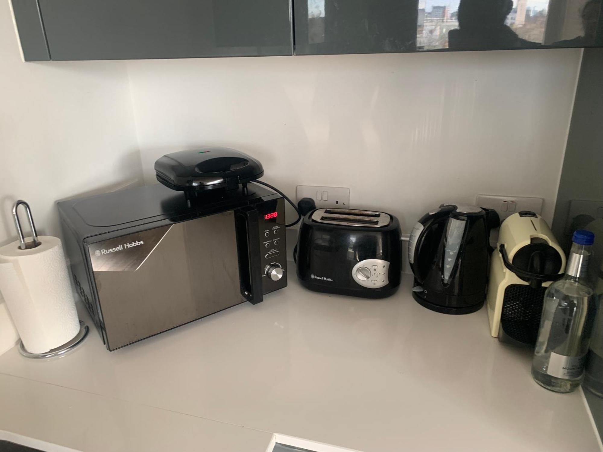 2 Bedroom 2 Bath 1 Ensuite In Roya Asenal Beautiful Views & Parking 런던 외부 사진