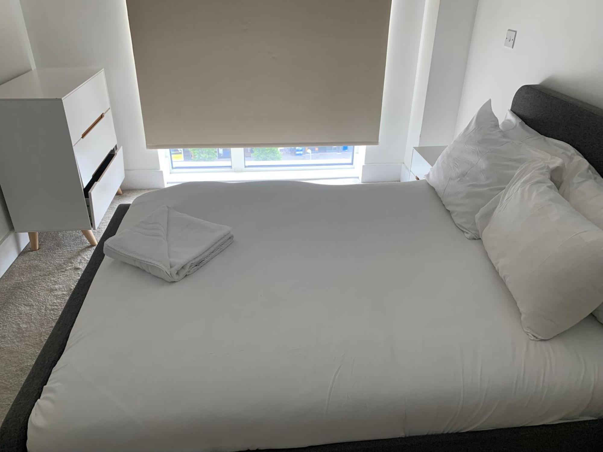 2 Bedroom 2 Bath 1 Ensuite In Roya Asenal Beautiful Views & Parking 런던 외부 사진